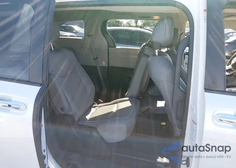 2022 Toyota Sienna Xle z USA, uszkodzony, nr VIN 5TDJRKEC9NS092092